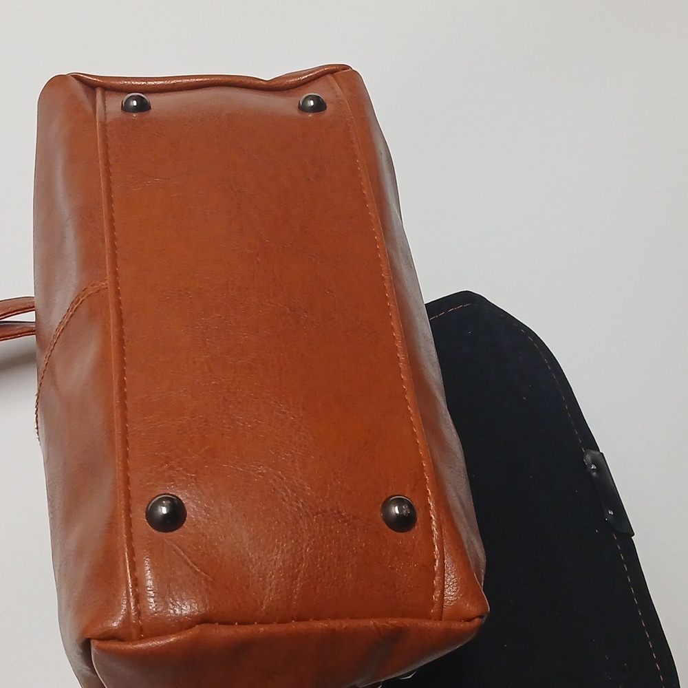 FashionAccessories Ladys Collection Carmel Brown Vegan Leather Shoulder Bag EUC - Picture 12 of 16